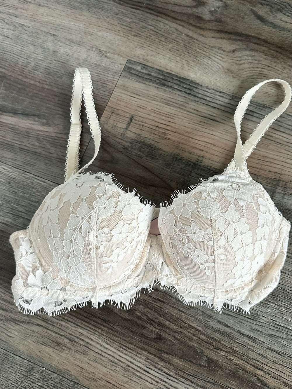 Victoria's Secret Ivory Lace Underwire Bra